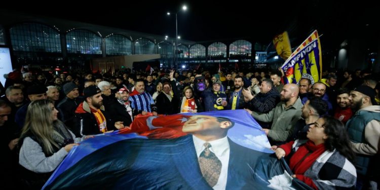 ترحيب حماسي في تركيا بعودة فنربخشة وغلطة سراي