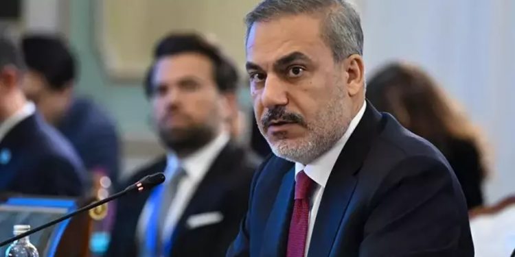 وزير الخارجية التركي يتباحث مع مفوض الاتحاد الأوروبي لشؤون التوسع