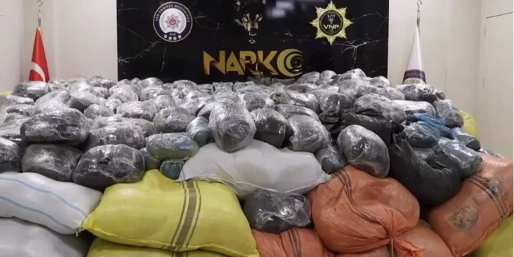 تركيا تعلن ضبط 4.6 طن من الماريجوانا في ولاية فان