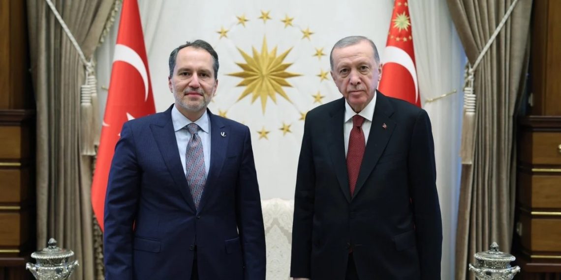 صحفية: حزب الرفاه يثير غضب «العدالة والتنمية»