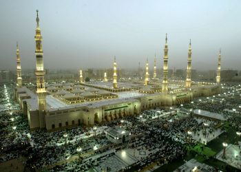 30 طنًّا من العطور يوميًّا لتعطير المسجد النبوي الشريف