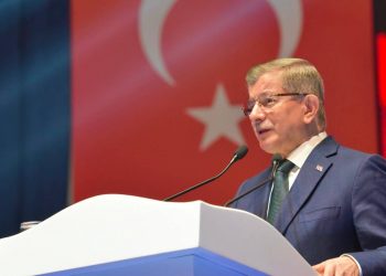 أحمد داود أوغلو زعيمًا لحزب المستقبل من جديد