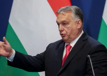 رئيس الوزراء المجري يدعو نظيره السويدي لزيارة بودابست