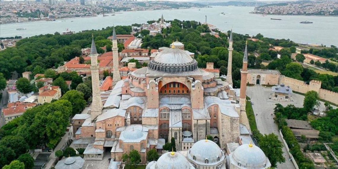 صديق أردوغان يفوز بمناقصة ترميم آيا صوفيا