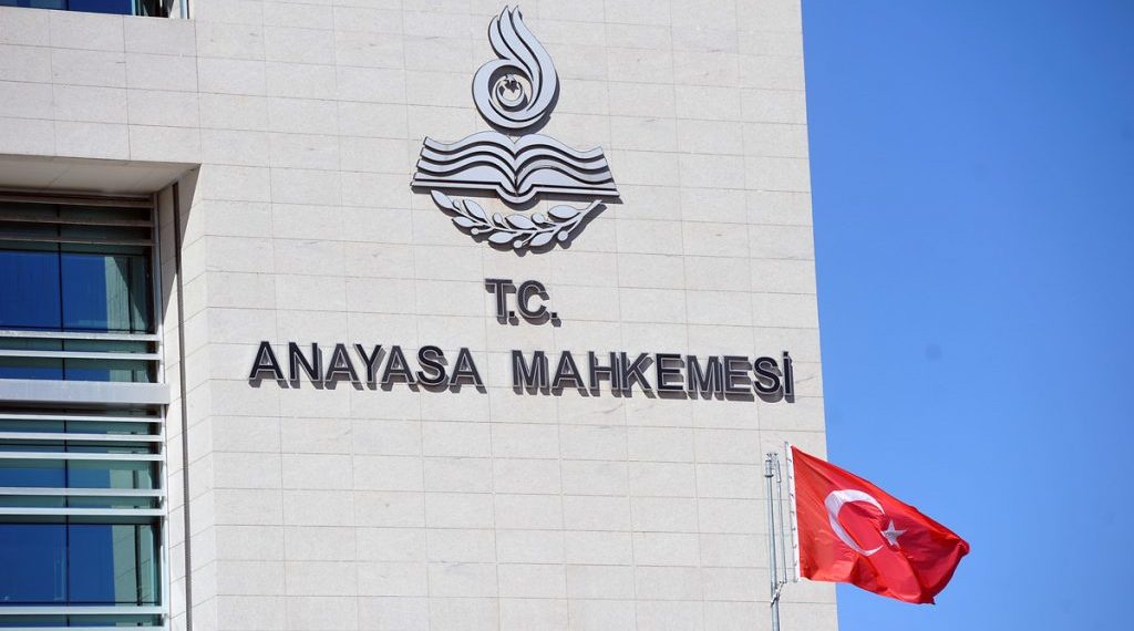 المحكمة الدستورية تغلق 3 أحزاب تركية