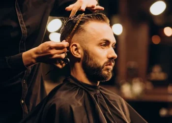 حلاقة الشعر واللحية في تركيا بين 500 و1400 ليرة