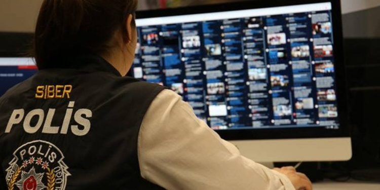 تركيا.. اعتقال 14 بسبب منشورات حول الجنود الشهداء