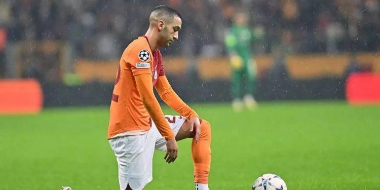 المغربي حكيم زياش يقرر الرحيل عن غلطة سراي