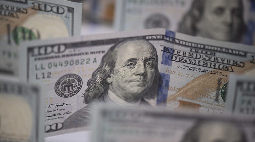 اقتصادي تركي يتوقع تسجيل الدولار 50 ليرة