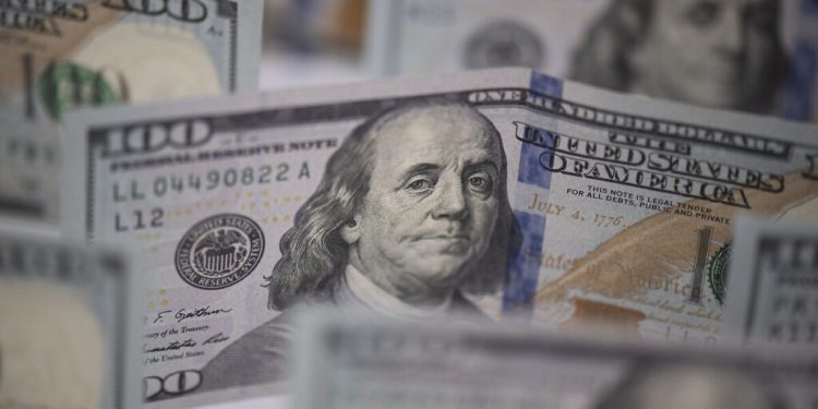 اقتصادي تركي يتوقع تسجيل الدولار 50 ليرة