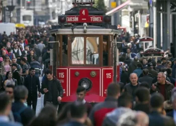 عدد سكان إسطنبول يقترب من تعداد 7 دول