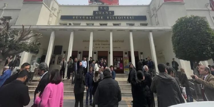 إطلاق نار داخل مبنى بلدية أضنة