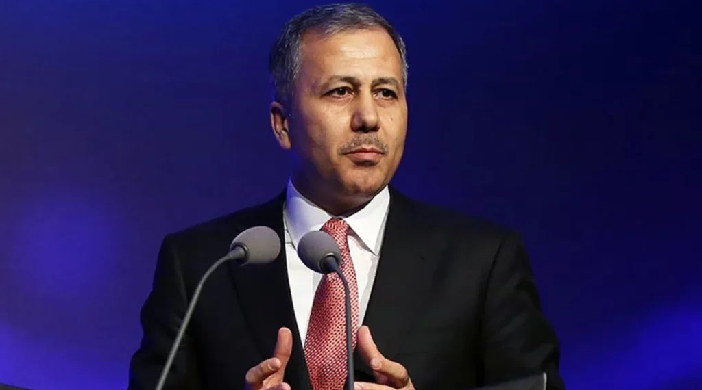 وزير الداخلية التركي يحذر من انهيار أرضي جديد