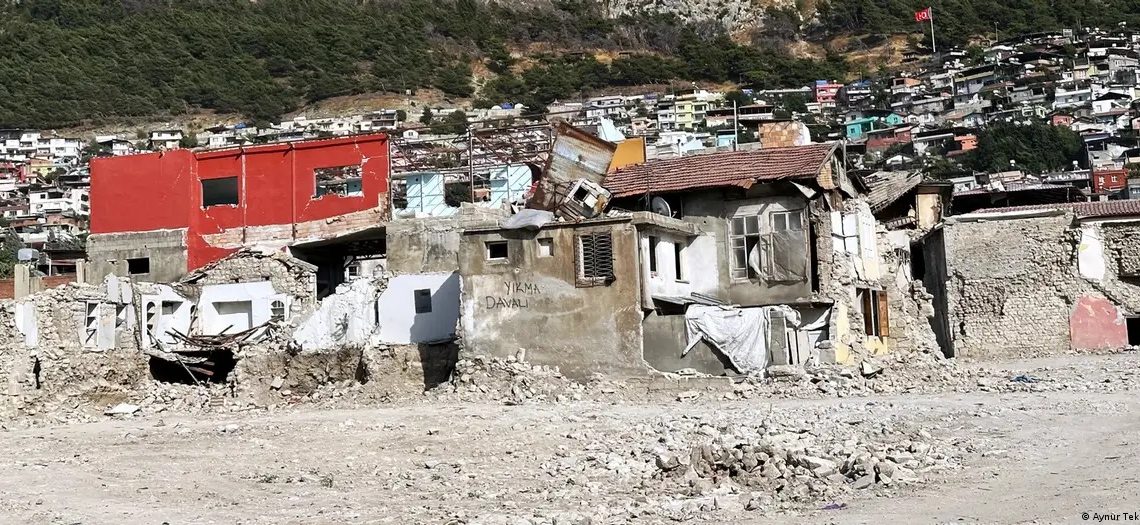 308 ألف تركي هجروا منطقة الزلزال المدمر