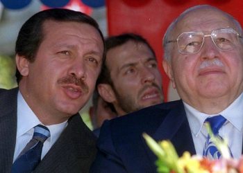 هل سعى أردوغان لحبس قدوته نجم الدين أربكان؟