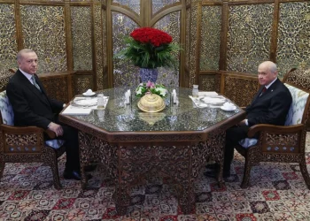 أردوغان يتلقى 70 وردة في عيد ميلاده!