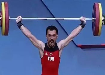التركي معمر شاهين يحصد ذهبية أوروبا لرفع الأثقال