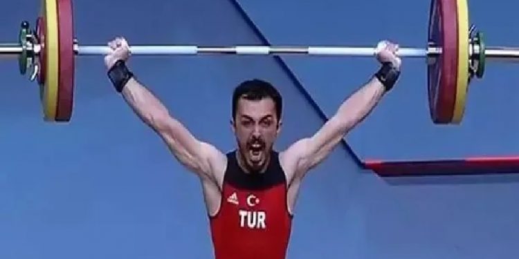 التركي معمر شاهين يحصد ذهبية أوروبا لرفع الأثقال