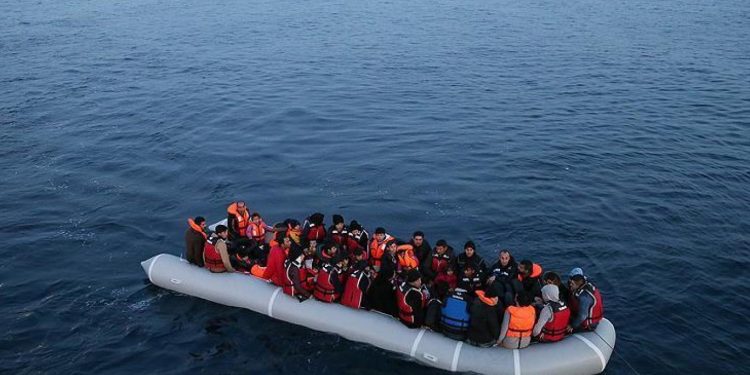 برلماني سابق يدعو للسماح للمهاجرين في تركيا بالعبور إلى أوروبا