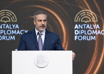 وزير الخارجية التركي يدعو لوقف إطلاق النار في غزة قبل رمضان