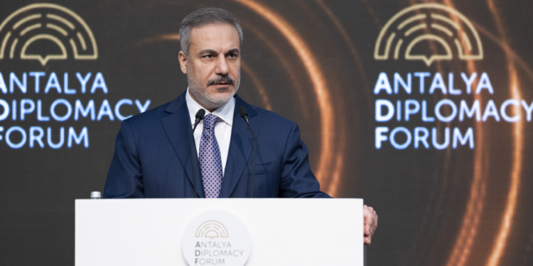 وزير الخارجية التركي يدعو لوقف إطلاق النار في غزة قبل رمضان