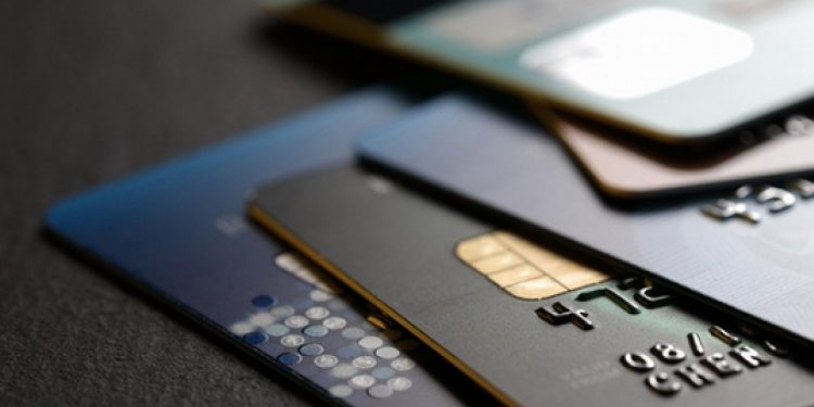 رويترز: البنوك التركية تخفض السلف والأقساط النقدية لبطاقات الائتمان