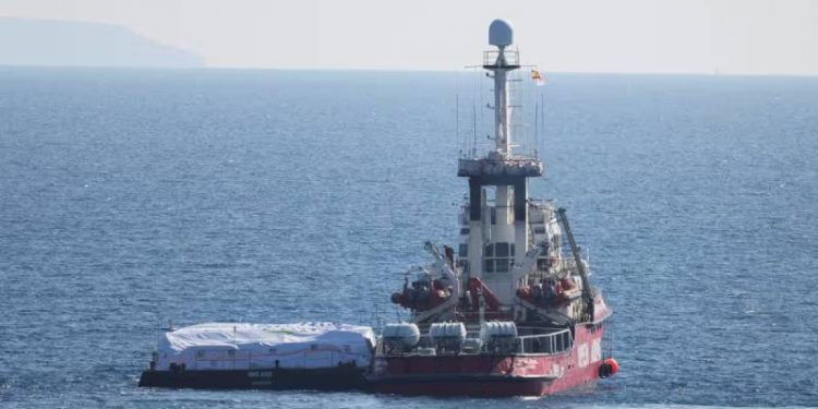 سفينة مساعدات تبحر من جنوب قبرص إلى غزة