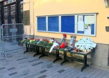 تنكيس الأعلام بالقنصلية الروسية في إسطنبول