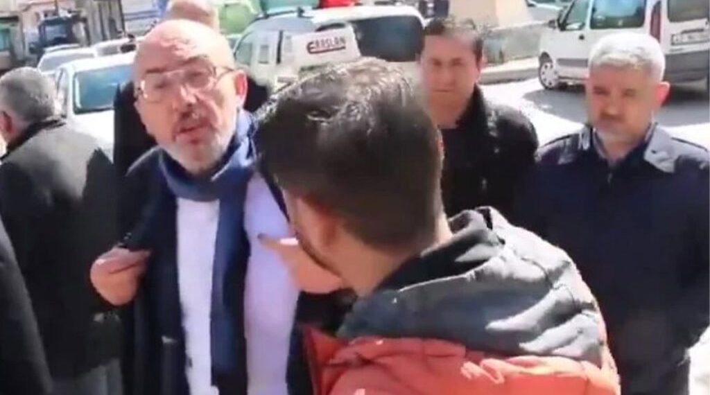 أمين حزب العدالة والتنمية في كوتاهيا يهدد صحفي بالضرب!