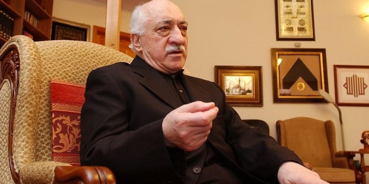 دعوة فتح الله كولن والسياسة