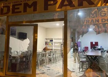 تركيا.. دمار يلحق بمبنى الحزب الكردي