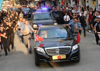 موكب أردوغان يتعرض لحادث خطير