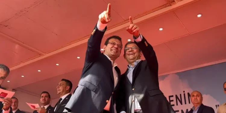 أوزجور أوزال: نتطلع إلى الفوز برئاسة تركيا