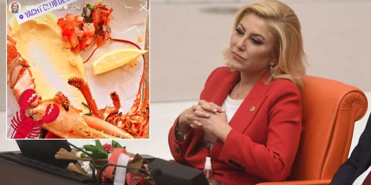 هل يطرد العدالة والتنمية نائبه «الكركند»؟