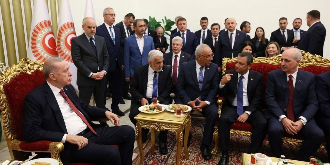 أربكان يغيب عن لقاء أردوغان في البرلمان مع رؤساء الأحزاب