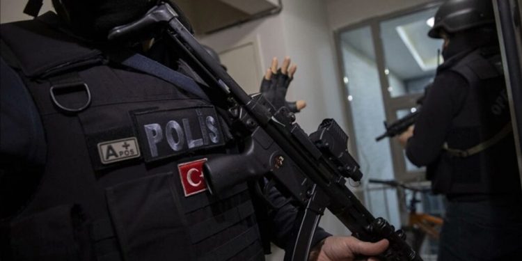 اعتقال أجنبي مطلوب للإنتربول في إسطنبول