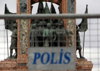 حواجز معدنية في ميدان تقسيم قبل عيد العمال