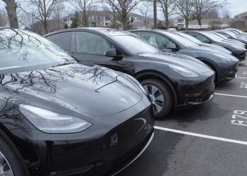 تسلا تطرح للبيع في تركيا أرخص سيارتها