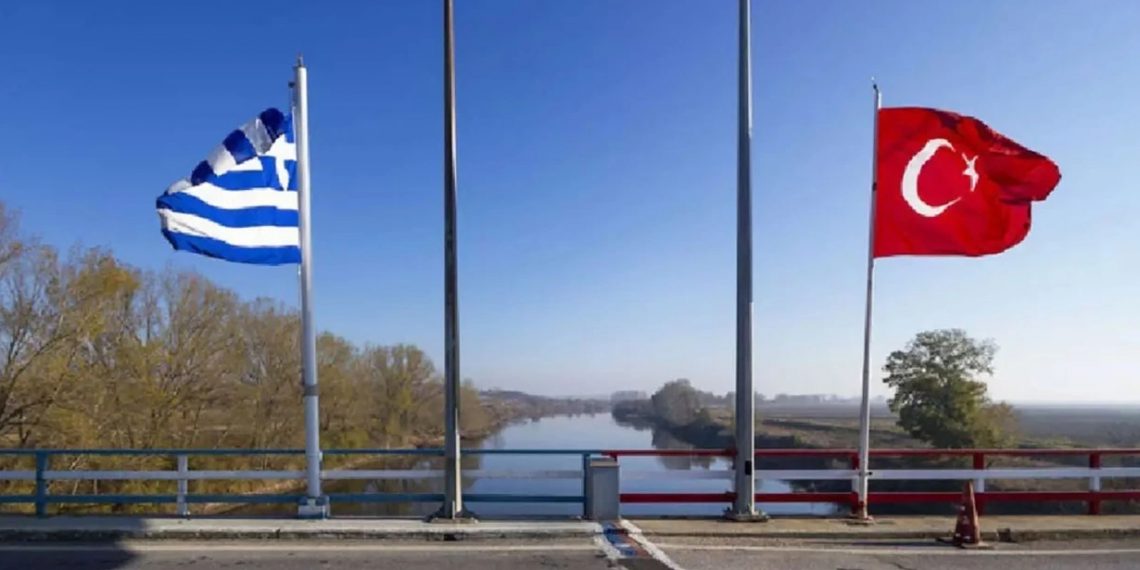 والي أدرنة يتفقد موقع الجسر الحدودي بين تركيا واليونان