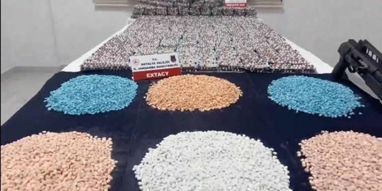 ضبط طن مخدرات و16 مليون قرص في تركيا