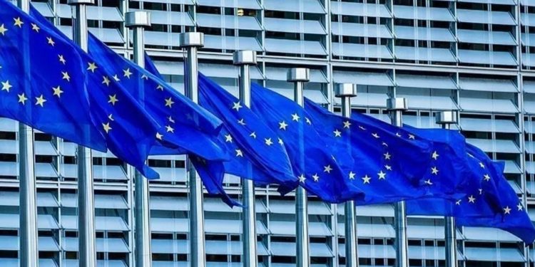 الاتحاد الأوروبي يتعهد بمليار يورو مساعدات للسوريين في تركيا و3 دول عربية