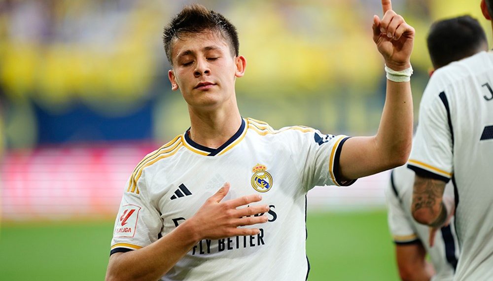 أردا جولر التركي الوحيد بين أغلى 100 لاعب كرة قدم بالعالم