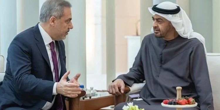 وزير الخارجية التركي يناقش مع الرئيس الإماراتي وضع غزة