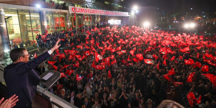 استطلاع رأي يكشف تصدر حزب الشعب الجمهوري