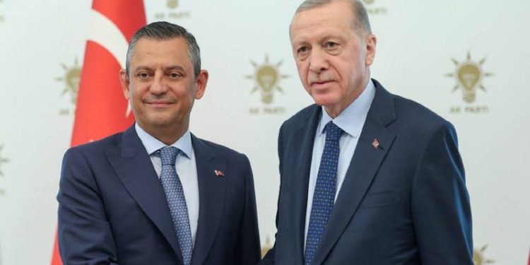 أردوغان يزور زعيم المعارضة لأول مرة منذ 18 عاماً