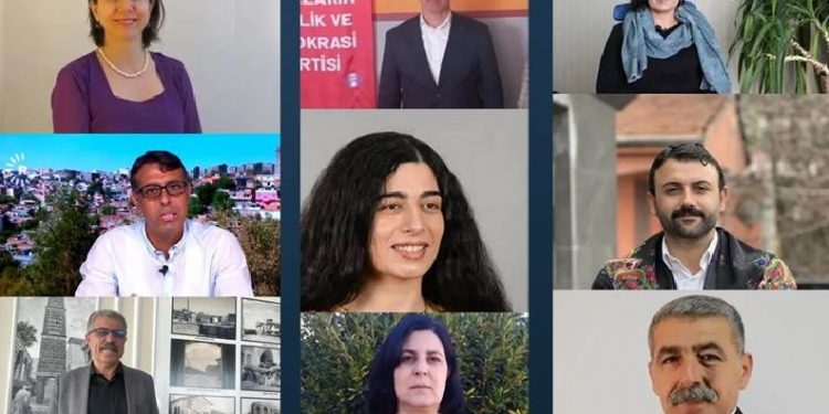 تركيا تحظر سفر عمد 9 بلديات كردية