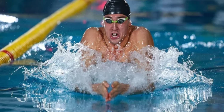 السباح التركي حسين إيمري يصبح بطلا لأوروبا