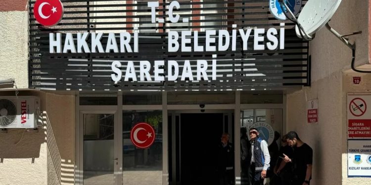 اتحاد المحاماة التركي يصدر الرأي القانوني في عزل عمدة بلدية هكاري