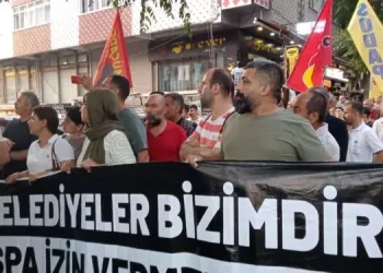 شرطة إسطنبول تعترض المحتجين على الوصاة