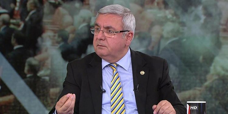 نائب سابق في حزب أردوغان: التغيير في الحزب يجب أن يبدأ من القمة